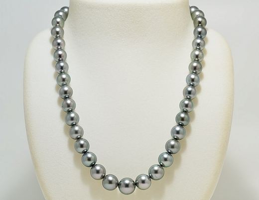 Tahitian Black Pearl 8.5mm X 11.5mmUP Necklace of Yokota Pearls
